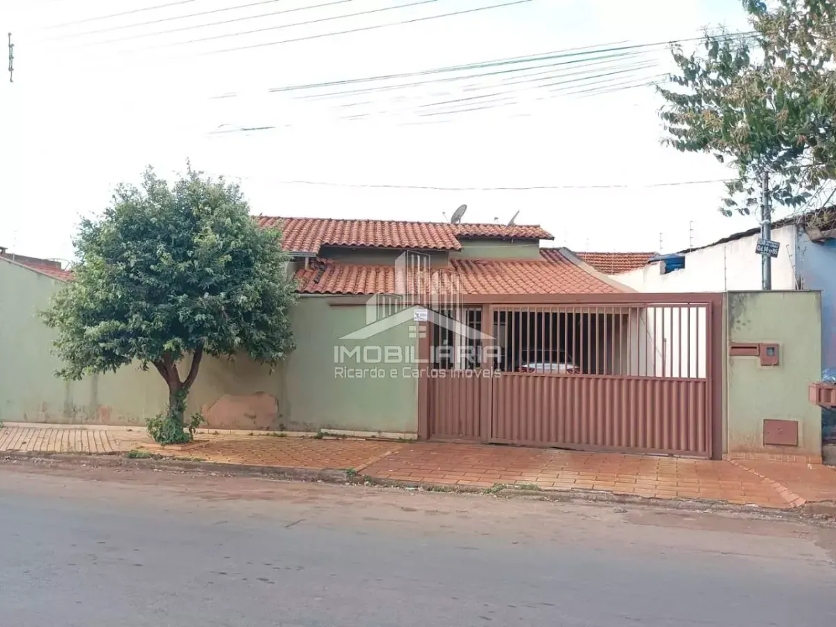 Casa com 3 dormitórios Sendo 1 Suíte à venda  - Centro - Santa Helena de Goiás/GO